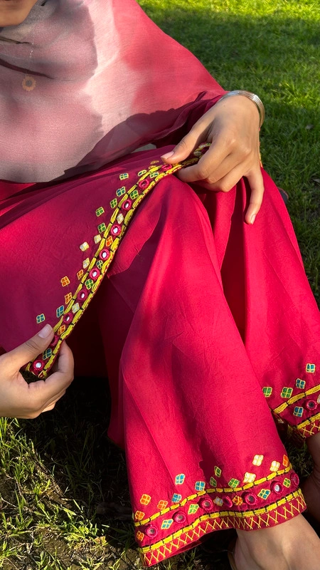 Patola: 3 Piece Classic Shilwar Qameez Set - Image 4